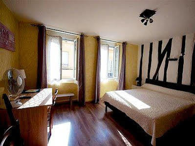 Logis Hotel Restaurant Metropole Mirande  Luaran gambar