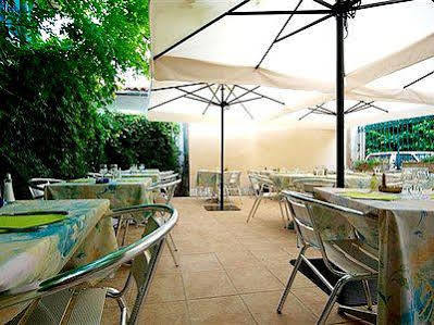 Logis Hotel Restaurant Metropole Mirande  Luaran gambar